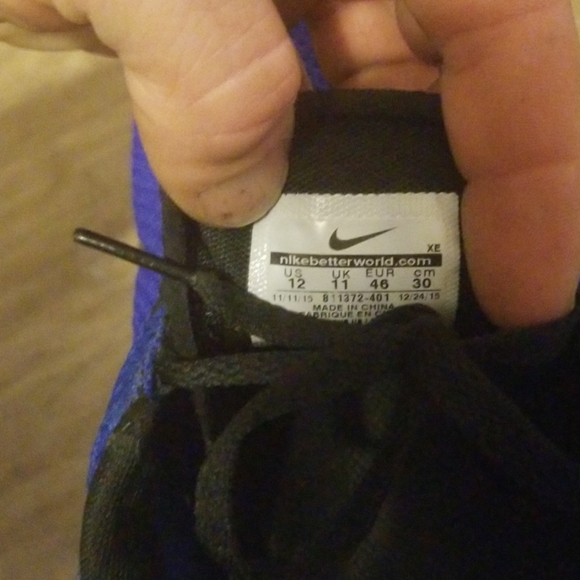 Nike sneaker size 12 - Picture 3 of 4
